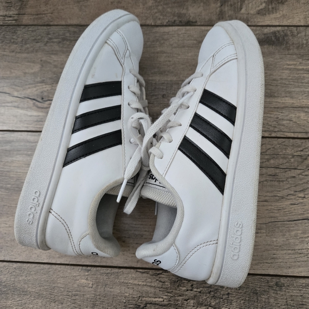 Adidas White and Black Size 5 Womens Sneakers - Picture 6 of 12